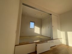 和室は小上がりになっており、、引き出し式の収納スペースをしっかり確保＾＾