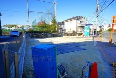 駐車スペースはゆとりある3台分を確保。マイカー用に、お客さま用に、余裕を持ってご利用いただけます。