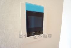 防犯性、セキュリティ対策に安心できるテレビモニター付きインターフォンです。セールスマン対策にもなり安心できます。