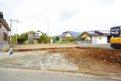 駐車スペースはゆとりある4台分を確保。マイカー用に、お客さま用に、余裕を持ってご利用いただけます。