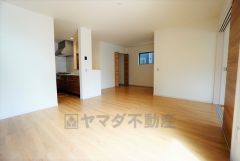 同仕様写真。将来にわたって住みやすくプランニングを重ねて設計された間取で日々の生活をしやすい導線を考えた居住空間を創り上げております＾＾