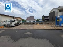 現地（2026年4月）撮影。平屋・オール電化住宅＾＾長期優良住宅。駐車もらくらくの敷地面積77坪以上。快適でゆとりのある生活空間で新生活を始めましょう^^