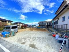 駐車スペースはゆとりある4台分を確保。マイカー用に、お客さま用に、余裕を持ってご利用いただけます。