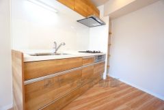 耐久性にも優れた人造大理石トップです。汚れもサッと拭き取ることができ、お掃除もラクラク。