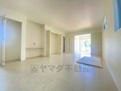 夏は強い日差しをカット、冬は暖かな遮熱高断熱型Low-Eガラスを採用。夏の強い日差しを約60%カットし、冷房効果を高めます。紫外線もカットするため紫外線による日焼けも抑制。