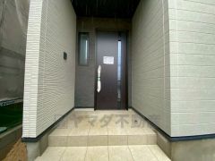 タッチキー採用の玄関。お買い物帰りで、両手がふさがってきても簡単に中に入れます＾＾