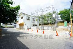 前面道路は交通量が少なく、小さなお子様がいるご家庭も安心です。