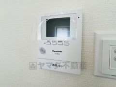 防犯性、セキュリティ対策に安心できるテレビモニター付きインターフォンです。セールスマン対策にもなり安心できます。