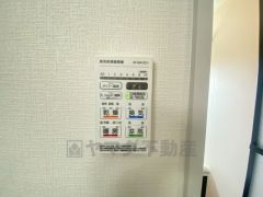 浴室暖房乾燥機には、暖房、乾燥、涼風、換気の4つの機能が付いています。タイマー付きです。