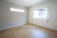 収納力豊富なウォークインクローゼット付き。洋服や小物などを1箇所にまとめて美しい収納を実現します。