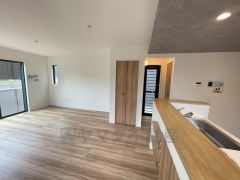 生ごみの仮置きに重宝する勝手口付きのキッチン＾＾　生ごみの臭いに悩まされることがなくなりますね。