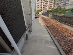 お庭には水道も完備してあるので、小さなお子様用のプールなど、大活躍すること間違いなし。ペットを飼われているご家族様にもオススメです＾＾