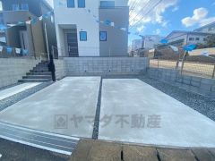 並列駐車2台分＾＾ ご夫婦で1台ずつ所有出来ます＾＾ 前面道路は南側5ｍ。スムーズ駐車出来ます＾＾