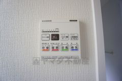浴室暖房乾燥機には、暖房、乾燥、涼風、換気の4つの機能が付いています。タイマー付きです。