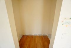 収納力豊富なウォークインクローゼット付き。洋服や小物などを1箇所にまとめて美しい収納を実現します。