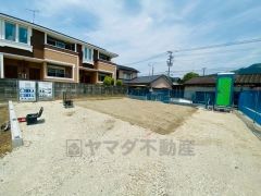 カースペースは2台分を確保。 ご夫婦で1台ずつ所有出来ます。西鉄バス「四王田団地」停まで徒歩4分＾＾通勤や通学に便利。