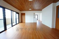 家族が集まる開放的なリビング。約20帖の大空間で毎日のお食事が楽しみです＾＾思い思いの時間を過ごしたり、家族みんなで食事をしたり、素敵な団らんの場になりますね。