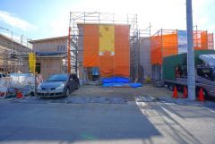 カースペース並列2台＾＾ご夫婦で1台ずつ所有出来ます。