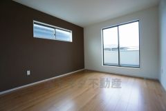 住む人のこだわりを活かす洋室＾＾日当たりがよく、寝室としての利用もおすすめ。広めのクローゼットもあり荷物もすっきり片付けれ、ゆとりのある暮らしが出来ます＾＾