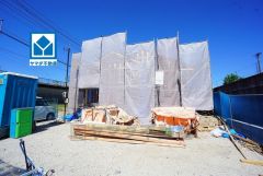 西鉄バス「西鉄工場」停まで徒歩3分。コンビニまで徒歩5分。イオン穂波ショッピングセンターまで車で約8分（2.3ｋｍ）