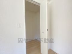 リビングには1.1帖のストレージあり。大きな荷物もスッキリ収納できます＾＾