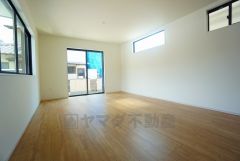 断熱性能の窓ガラスを採用。省エネ、光熱費カットにも貢献します。 夏は涼しく、冬は暖かく快適に過ごせます。