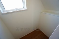 （設置予定）ウォシュレット付トイレです。節水機能もあるので、安心して使えますね。もちろん、1階2階の2ヶ所にトイレがあるので、忙しい朝にもゆとりができますね。