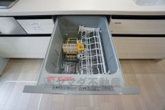家事の時間が短縮できる食器洗浄乾燥機付。後片付けもラクラクです。