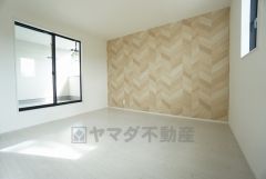 住む人のこだわりを活かす洋室＾＾日当たりがよく、寝室としての利用もおすすめ。広めのクローゼットもあり荷物もすっきり片付けれ、ゆとりのある暮らしが出来ます＾＾