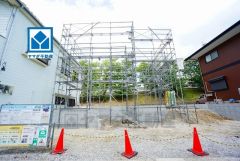 オール電化住宅＾＾並列駐車2台。お庭。敷地面積57坪。コンビニ徒歩7分。特急西鉄バス徒歩13分。