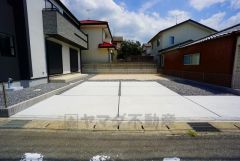 カースペースは停めやすい並列駐車3台駐車出来ます＾＾ ご夫婦で1台ずつと急な来客があっても安心です＾＾