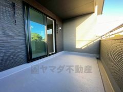 お洗濯物を干すスペースとしても十分な広さがあります。  お天気の良い日はお洗濯物がよく乾きそうな日当たり良好のバルコニー＾＾