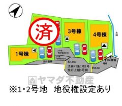 1号棟。カースペースは並列2台分を確保。 前面道路は公道南東側約4ｍ。