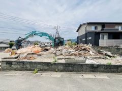 西鉄二日市駅徒歩6分、都心へのアクセス良好。スーパーやコンビニなども近く周辺環境充実。
