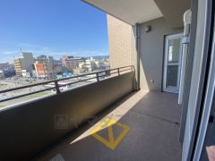 お洗濯物を干すスペースとしても十分な広さがあります。  お天気の良い日はお洗濯物がよく乾きそうな日当たり良好のバルコニー＾＾