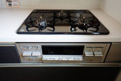 3口コンロなので、効率よく調理ができます。毎日のお料理が楽しくなりますね。