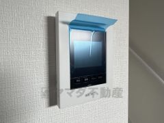 防犯性、セキュリティ対策に安心できるテレビモニター付きインターフォンです。セールスマン対策にもなり安心できます。