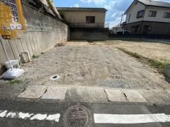 駐車スペースはゆとりある2台分を確保。マイカー用に、お客さま用に、余裕を持ってご利用いただけます^^
