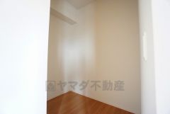 収納力豊富なウォークインクローゼット付き。洋服や小物などを1箇所にまとめて美しい収納を実現します。