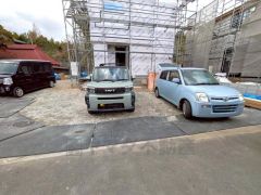 イオン穂波ショッピングセンターまで車で約4分（1.2ｋｍ）ゆめタウン飯塚まで車で約6分（1.9ｋｍ）お買い物に便利です＾＾