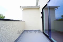 お洗濯物を干すスペースとしても十分な広さがあります。  お天気の良い日はお洗濯物がよく乾きそうな日当たり良好のバルコニー＾＾