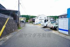 前面道路は5ｍ～5.4ｍ。 交通量が少なく、小さなお子様がいるご家庭も安心です＾＾