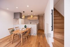 リビング階段を採用しているので、家族の会話が増えそうですね＾＾