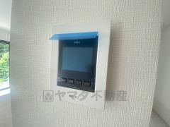 防犯性、セキュリティ対策に安心できるテレビモニター付きインターフォンです。セールスマン対策にもなり安心できます。