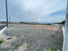駐車スペースはゆとりある4台分を確保。マイカー用に、お客さま用に、余裕を持ってご利用いただけます。