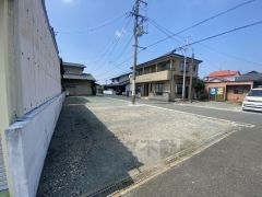 カースペースは停めやすい並列駐車2台付き。ご夫婦で一台ずつ所有できます。