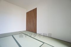同仕様写真。ＬＤＫに隣接する和室です。様々な使用用途で活躍しそうです。