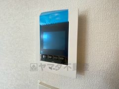 防犯性もばっちり、TVモニター付きインターフォン完備。大きなモニターで玄関先を確認できます。録画機能が付いているので不在時の訪問者も確認できて安心です^^