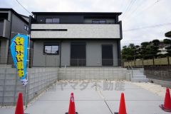 駐車スペースはゆとりある2台分を確保。マイカー用に、お客さま用に、余裕を持ってご利用いただけます。