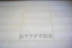 床下収納。 キッチンにある床下収納は居住スペースを減らさずに日用品のストックが収納可能＾＾